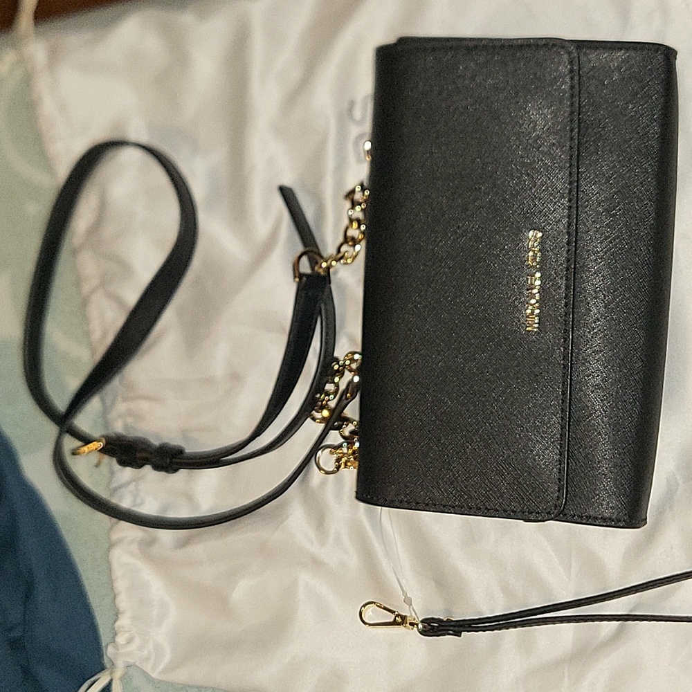 Gorgeous MK BAG WITH WRISTLET